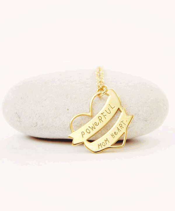 Powerful Mom Heart Necklace - Joias Catita illustrations